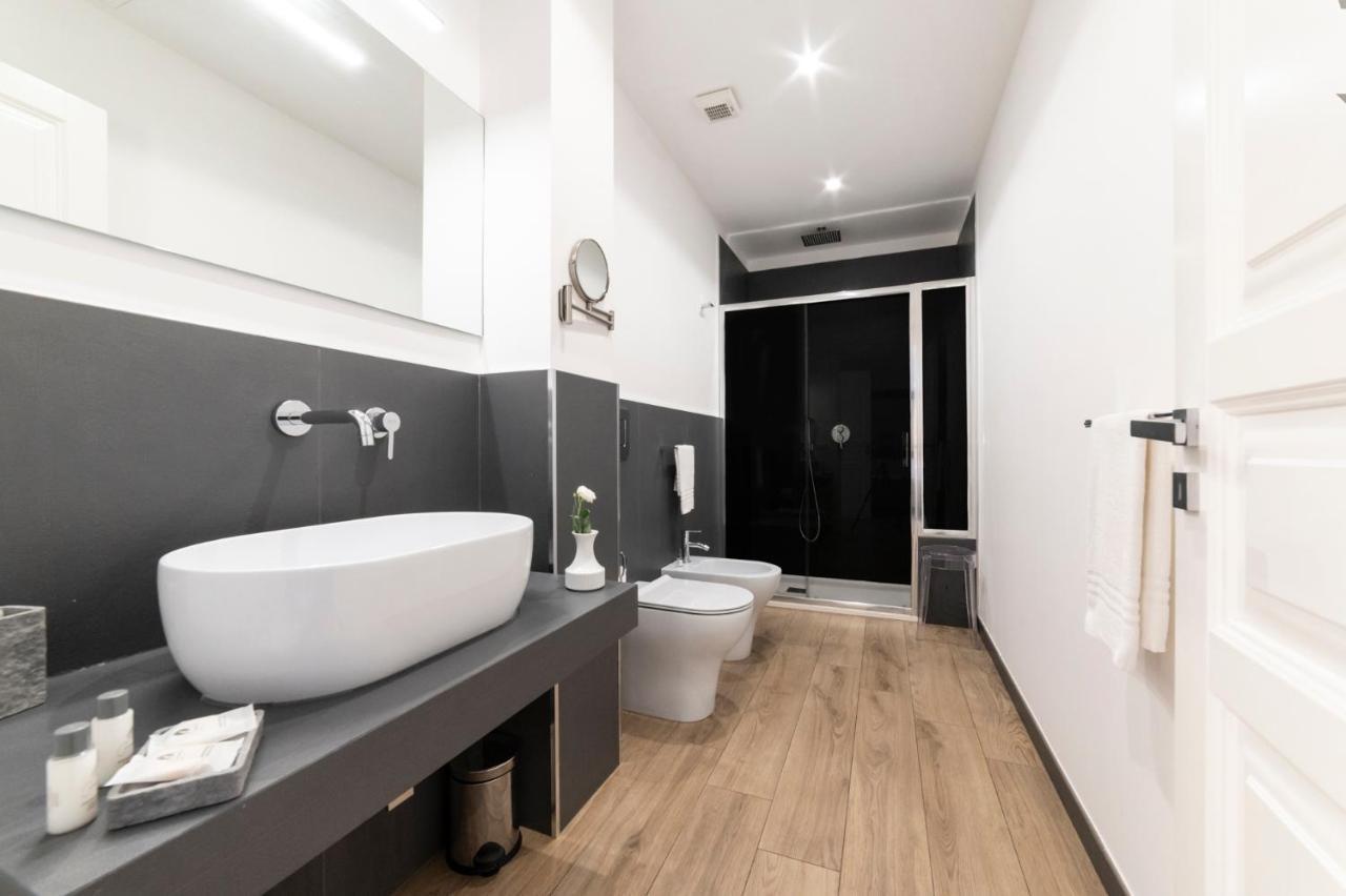 Ruggero Settimo - Room & Suite Palermo Eksteriør billede